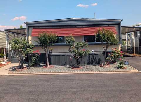 221 Herndon Avenue W, Pinedale, CA 93650