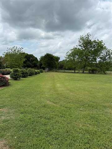 215 N Cummings Drive, Alvarado, TX 76009