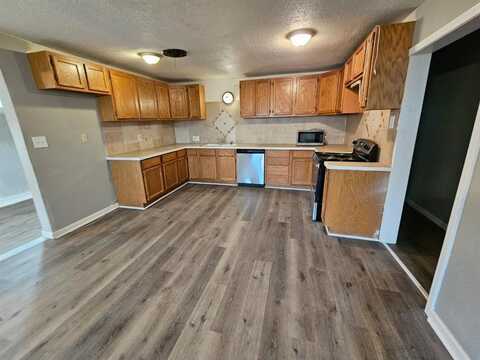 1105 W 2nd Avenue, White Deer, TX 79097