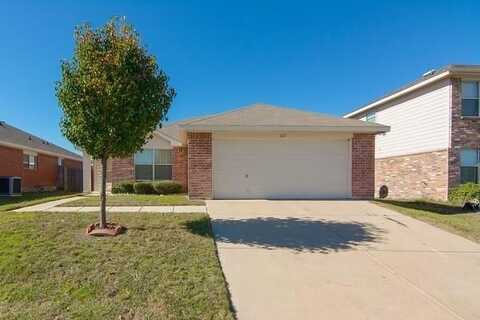 621 Woodpecker Lane, Fort Worth, TX 76108