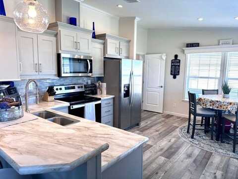 521 Edgewater Dr, Ellenton, FL 34222