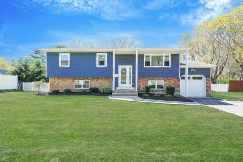 32 Country Greens Drive, Bellport, NY 11713
