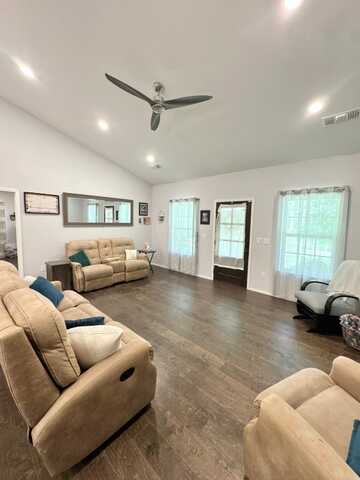 613 Queen Road, Broken Bow, OK 74728