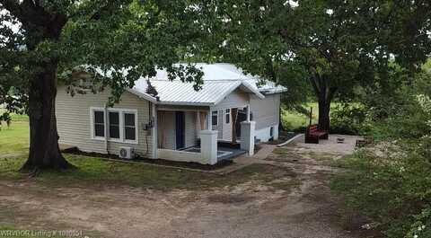 305 Klan ST, Paris, AR 72855