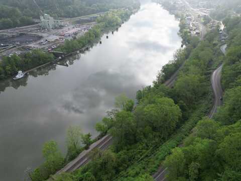 1426 Fayette Pike W, Montgomery, WV 25136