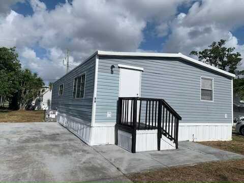 58 Lisa Lane, Greenacres, FL 33463