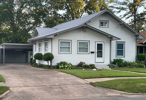 902 E Chism St, Paris, AR 72855