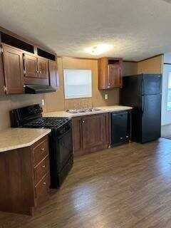 708 Greenbriar Ln, Almont, MI 48003