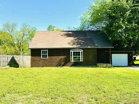801 N Cayuga Street, Frontenac, KS 66763