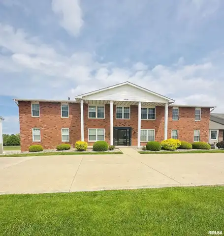 3505 W WILLOW KNOLLS Road, Peoria, IL 61614