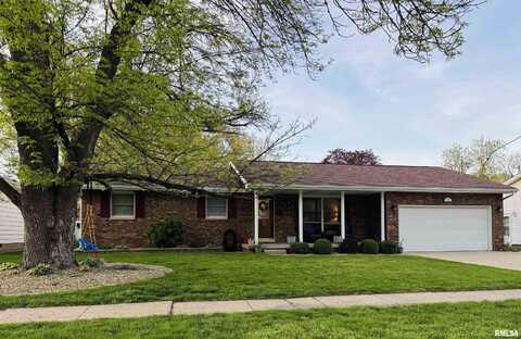 615 E OAK Street, Taylorville, IL 62568