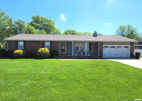 106 WOODLAND Drive, Salem, IL 62881