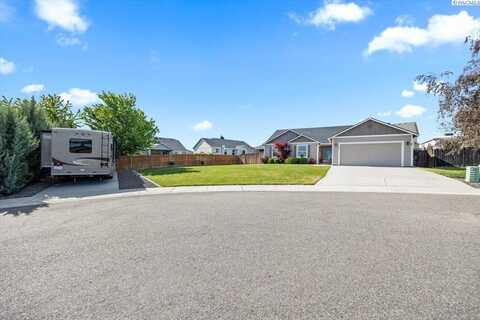 2033 Pinewood Ct, West Richland, WA 99353