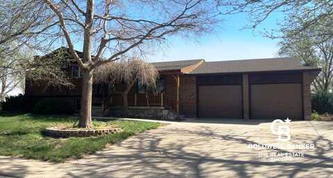 1622 E Crestway Drive, Garden City, KS 67846