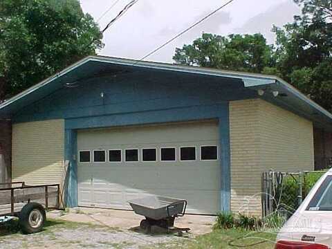 6450 Maddox Rd, Milton, FL 32570