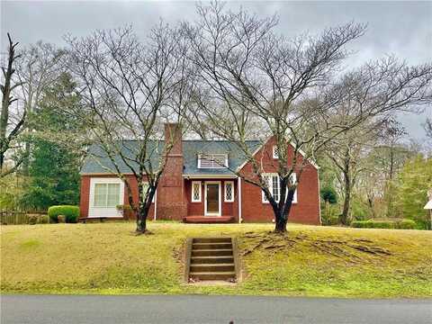 305 Avenue C, West Point, GA 31883