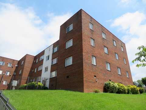 Halley Place Se 204, Washington, DC 20032