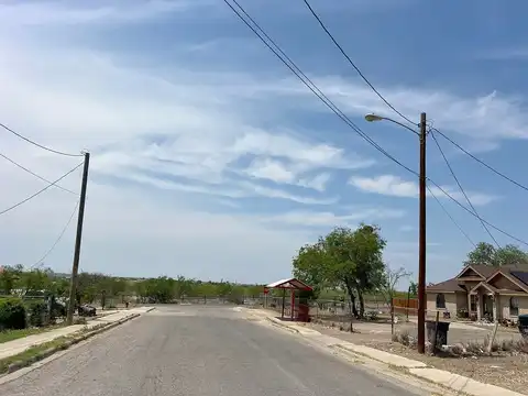 Pueblo Nuevo, EAGLE PASS, TX 78852