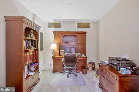 Thoroughbred, UPPER MARLBORO, MD 20772