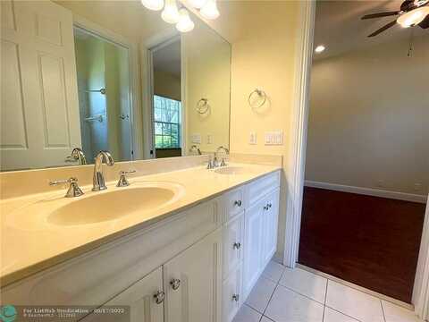 Village, DAVIE, FL 33314