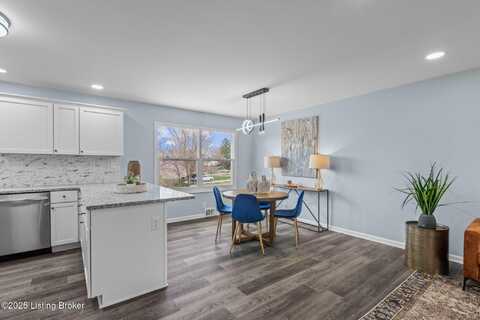 7007 Green Manor Dr, Louisville, KY 40228