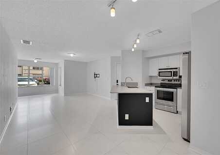 3350 N Pinewalk Dr N, Margate, FL 33063