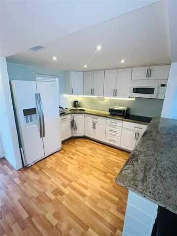 9540 Sunrise Lakes Blvd, Sunrise, FL 33322