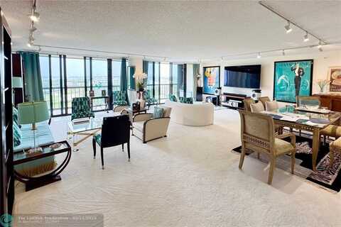 2480 Presidential Way, West Palm Beach, FL 33401