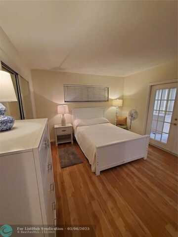 2050 NE 39th St, Pompano Beach, FL 33064