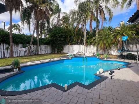 10141 SW 3rd St, Plantation, FL 33324