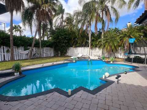 10141 SW 3rd St, Plantation, FL 33324
