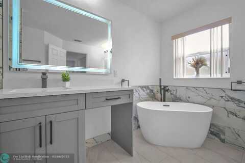 122 Chestnut Circle, Royal Palm Beach, FL 33411