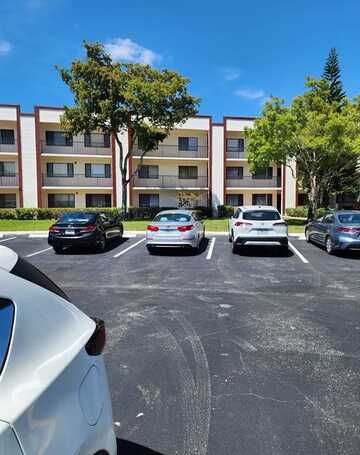 9655 N Belfort Cir, Tamarac, FL 33321