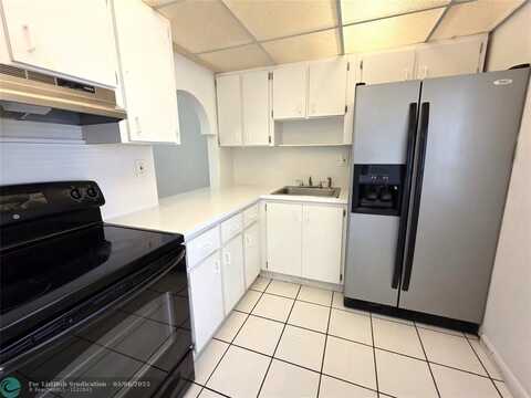 505 NW 177th St, Miami, FL 33169