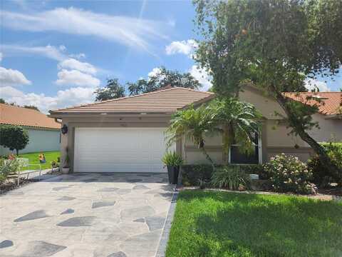 9883 Harbour Lake Cir, Boynton Beach, FL 33437