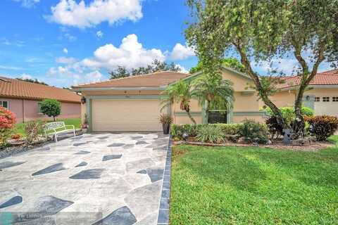 9883 Harbour Lake Cir, Boynton Beach, FL 33437