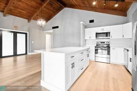 2146 Nova Village Dr, Davie, FL 33317