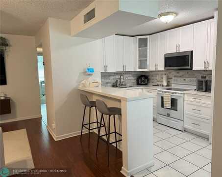 5514 Courtyard Dr, Margate, FL 33063