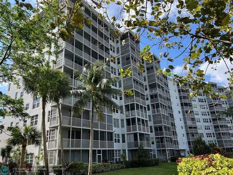 625 Oaks Dr, Pompano Beach, FL 33069