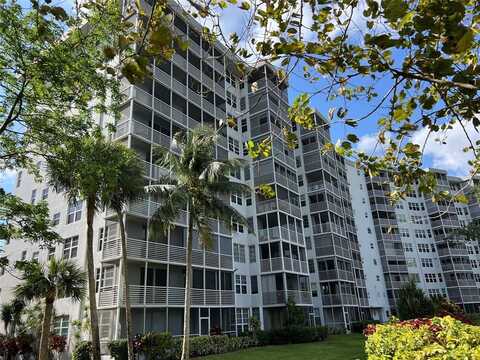 625 Oaks Dr, Pompano Beach, FL 33069