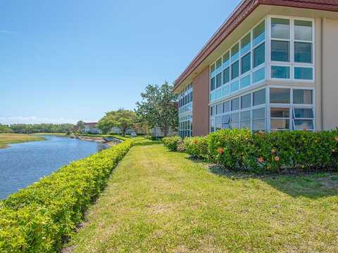 74 Royal Oak Court, Vero Beach, FL 32962