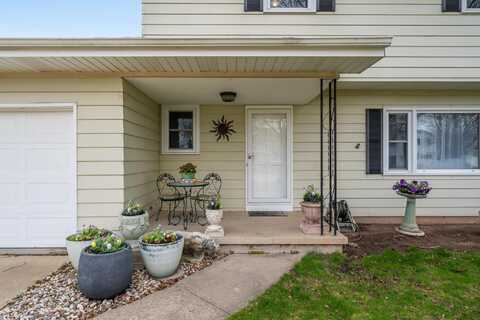 1230 S WESTHAVEN Drive, OSHKOSH, WI 54904