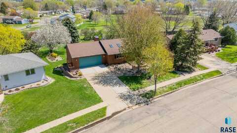 5728 W Coughran Ct, Sioux Falls, SD 57106