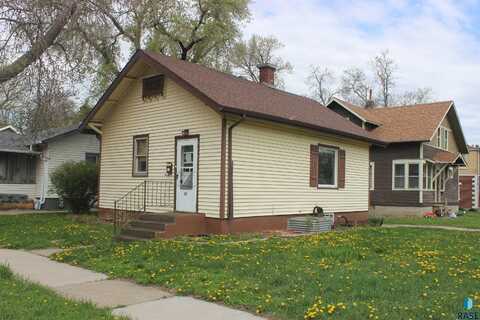 121 NE 5th Ave, Aberdeen, SD 57401