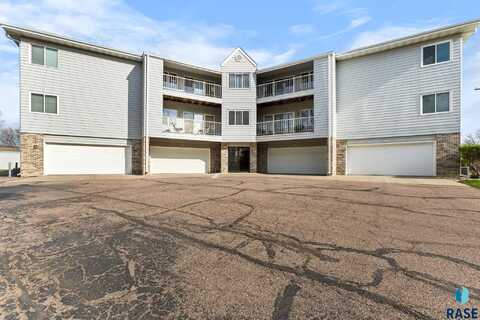 4601 S Oxbow Ave, Sioux Falls, SD 57106