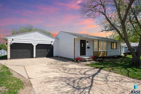 5404 W Deer Creek Dr, Sioux Falls, SD 57106