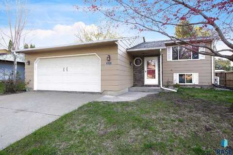 2212 S Melanie Ln, Sioux Falls, SD 57103