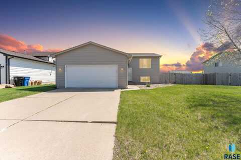611 Teddy St, Harrisburg, SD 57032