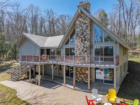 939 SMOKY LAKE DR, Iron River, MI 49935