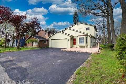 2440 GREENLAWN Avenue, Commerce Township, MI 48382